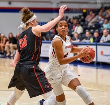 women playing basketball